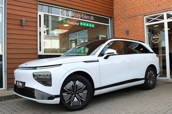 Hvid Xpeng G9 fra 2024