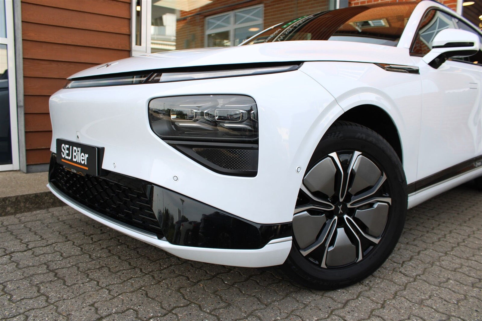 Hvid Xpeng G9 fra 2024