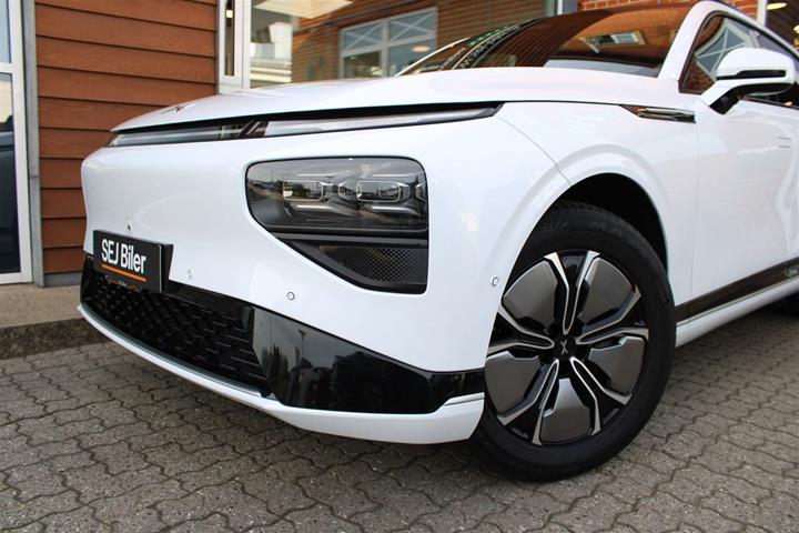 Hvid Xpeng G9 fra 2024