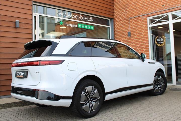 Hvid Xpeng G9 fra 2024