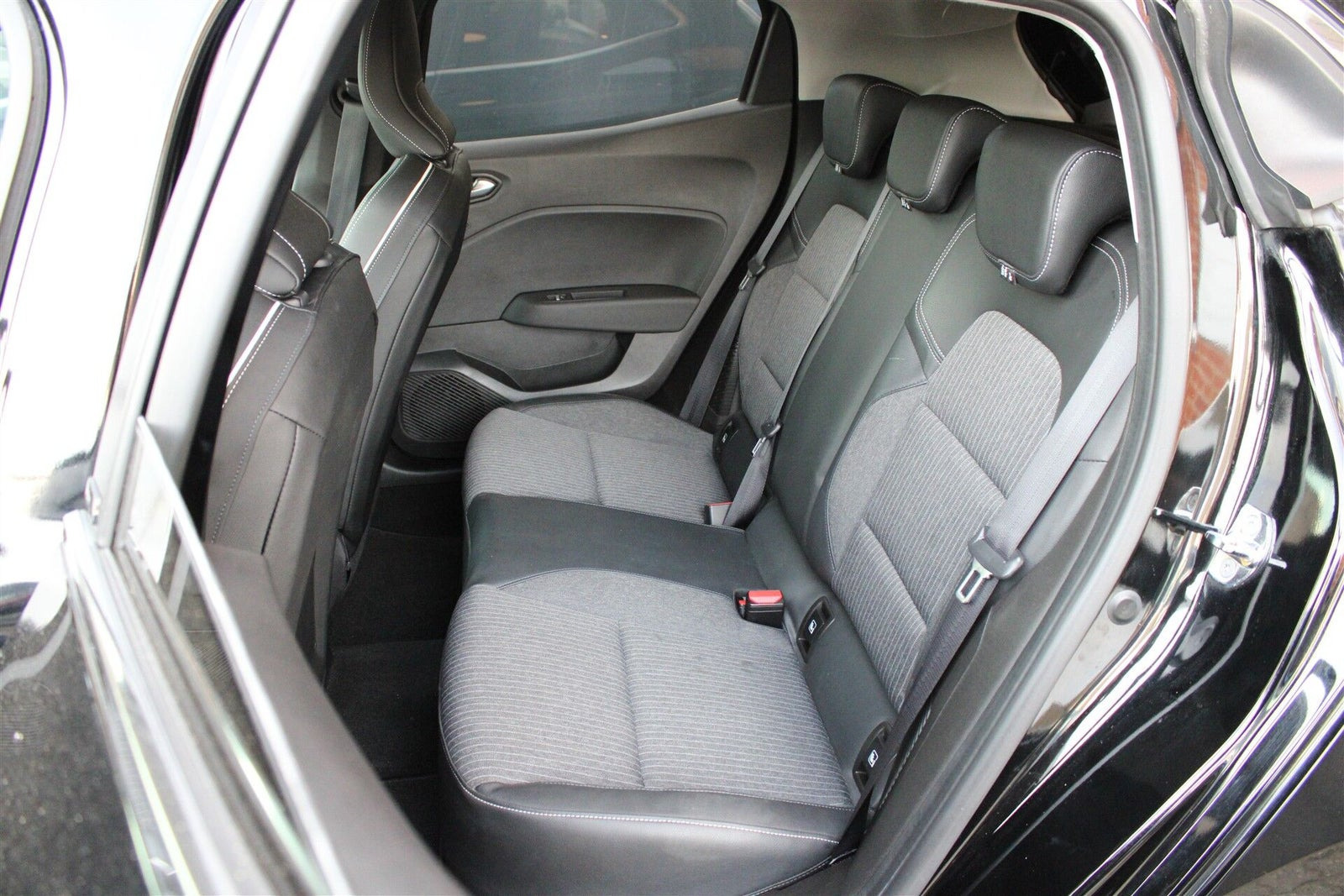 Sort Renault Clio V fra 2021