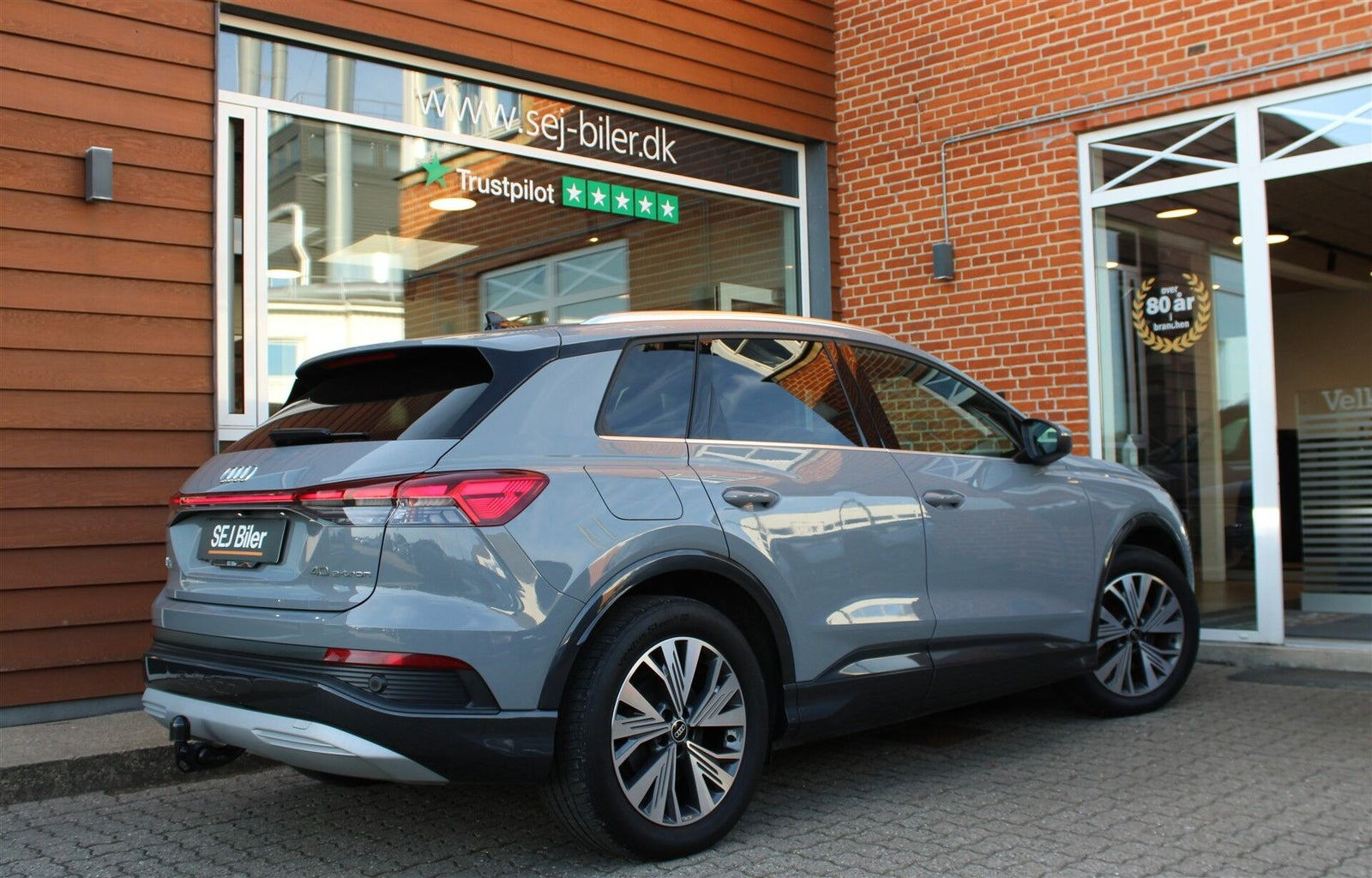Grå Audi Q4 e-tron fra 2022