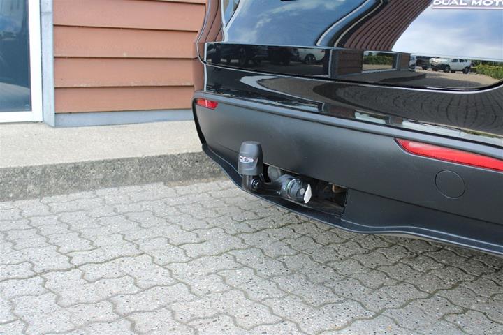 Sort Tesla Model Y fra 2023