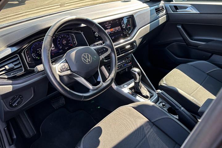 Sølv VW Taigo fra 2022