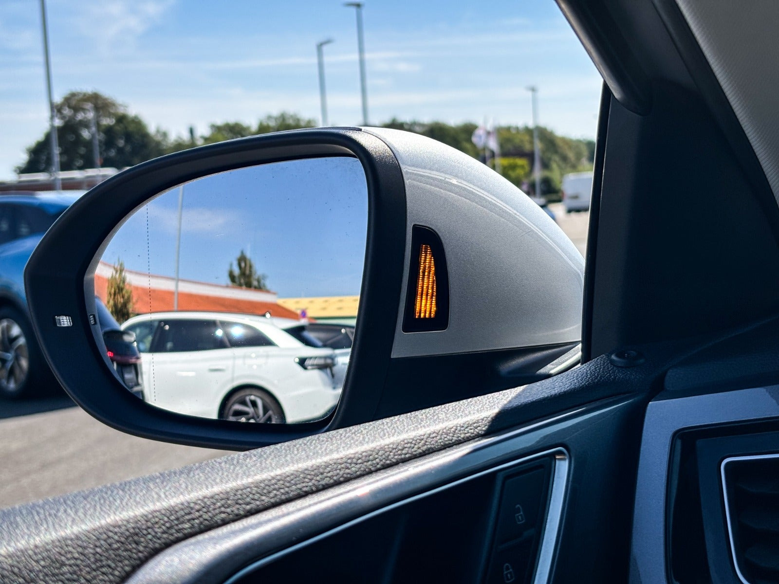 Sølv VW Taigo fra 2022
