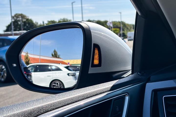 Sølv VW Taigo fra 2022