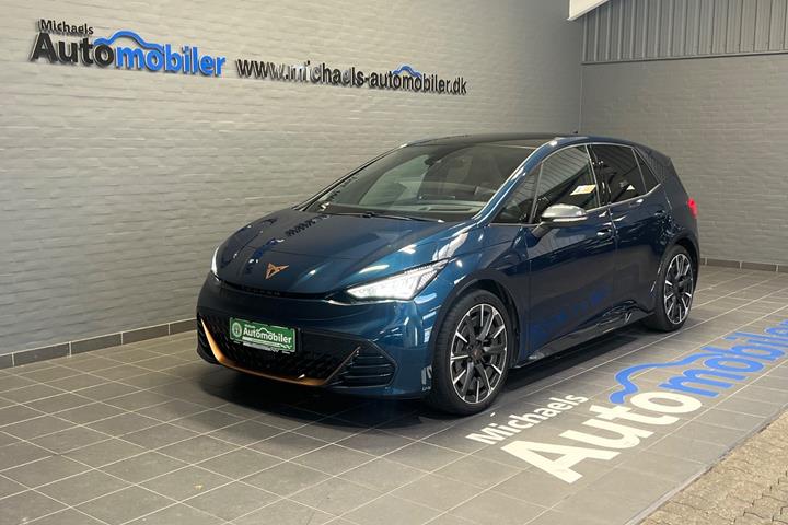 Blå Cupra Born fra 2024 set udefra