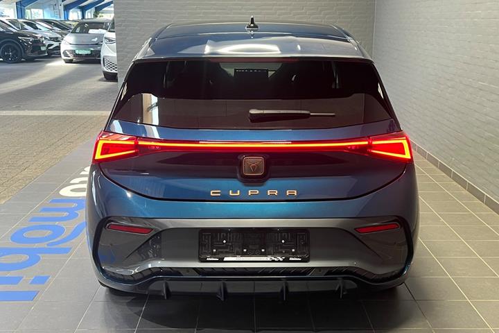 Blå Cupra Born fra 2024