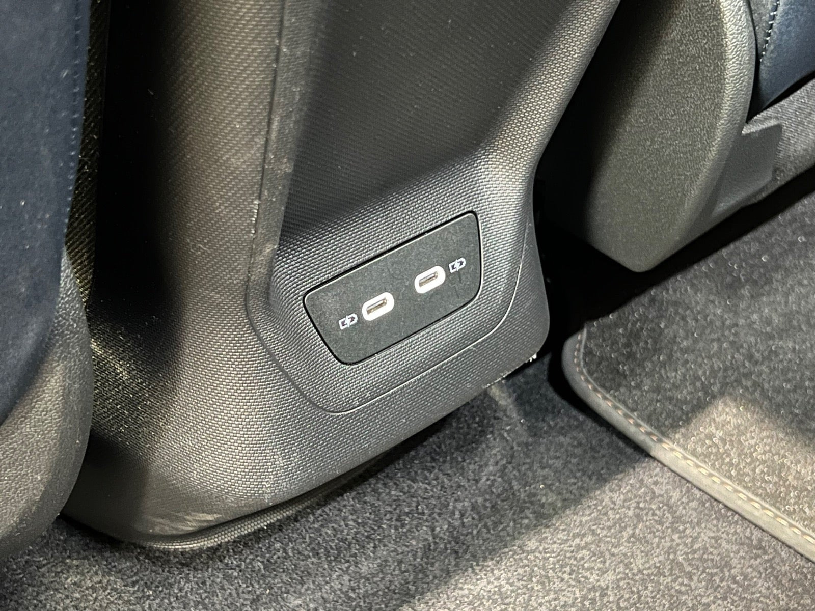 Blå Cupra Born fra 2024