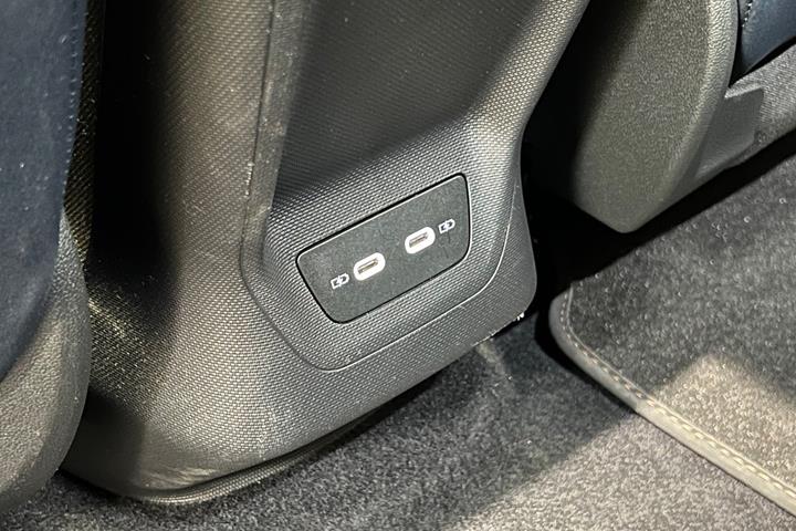 Blå Cupra Born fra 2024