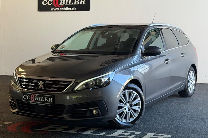 Grå Peugeot 308 fra 2021