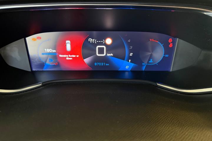 Grå Peugeot 308 fra 2021