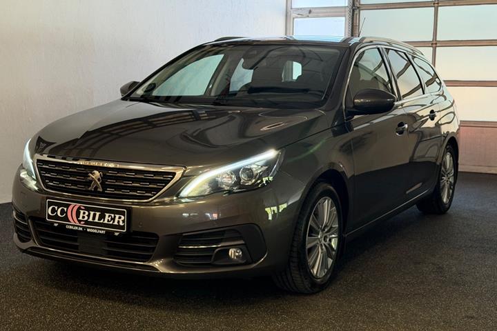 Grå Peugeot 308 fra 2021