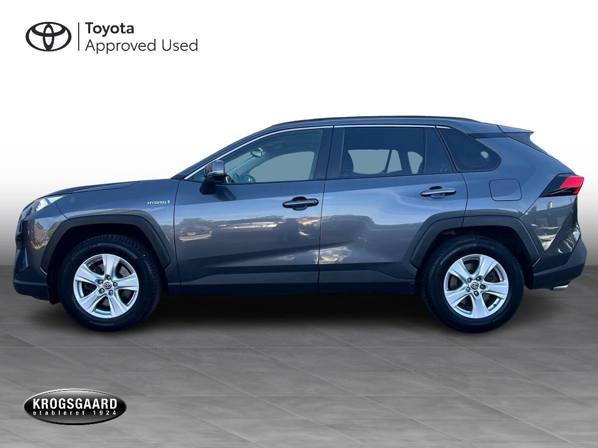 Grå Toyota RAV4 fra 2020