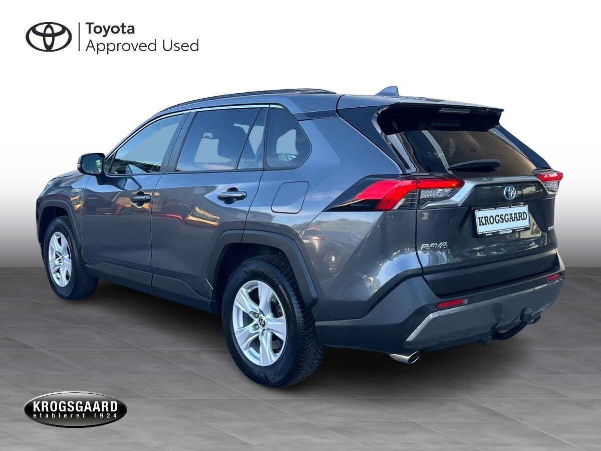 Grå Toyota RAV4 fra 2020