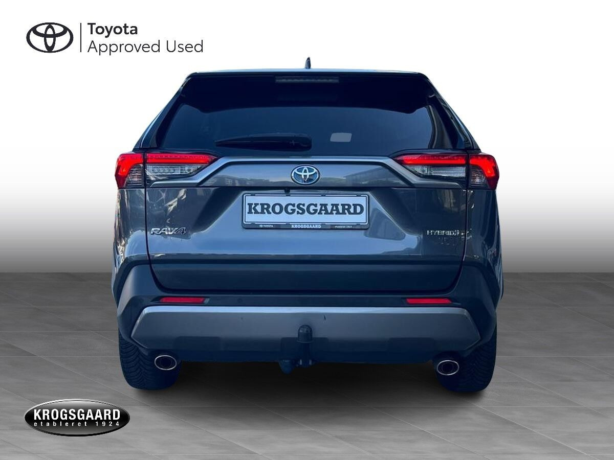 Grå Toyota RAV4 fra 2020