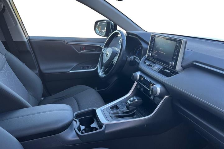 Grå Toyota RAV4 fra 2020