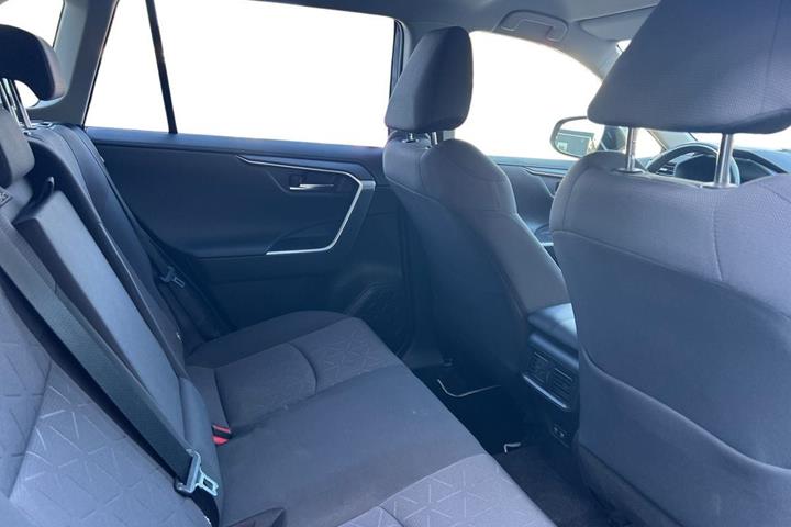 Grå Toyota RAV4 fra 2020