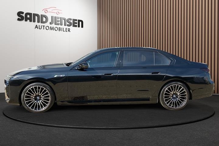 Sort BMW i7 fra 2024