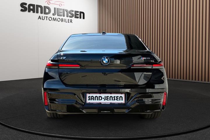 Sort BMW i7 fra 2024
