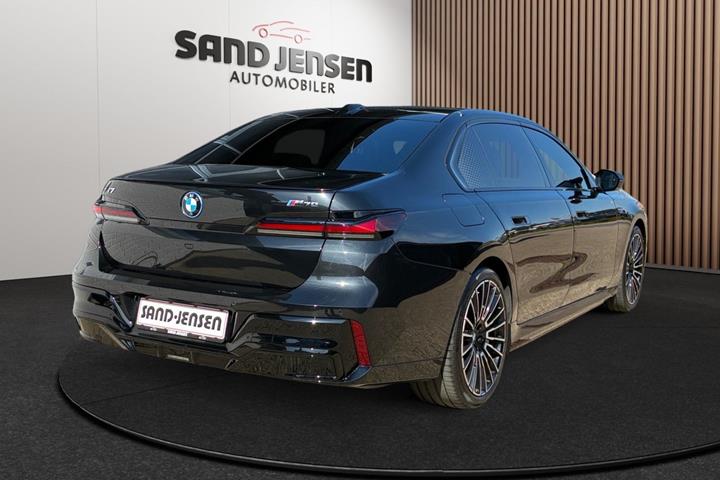 Sort BMW i7 fra 2024