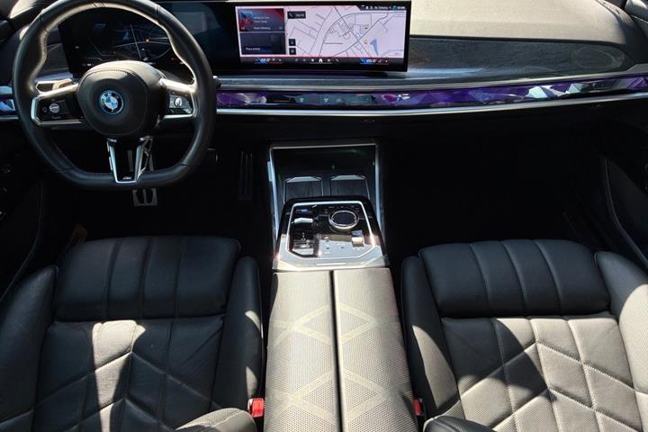 Sort BMW i7 fra 2024