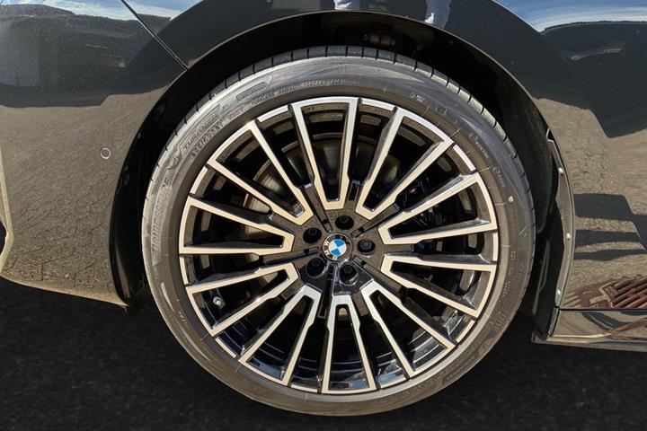 Sort BMW i7 fra 2024
