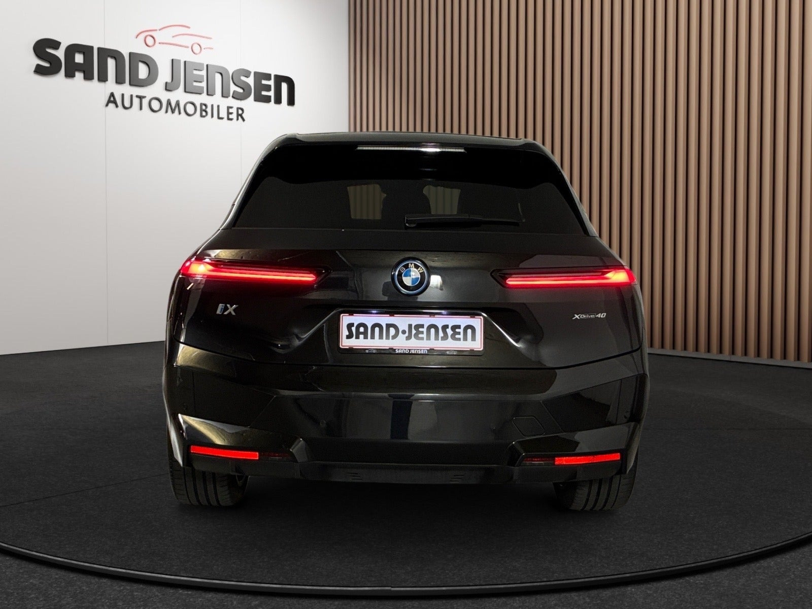 BMW iX xDrive40, 326hp, 2024