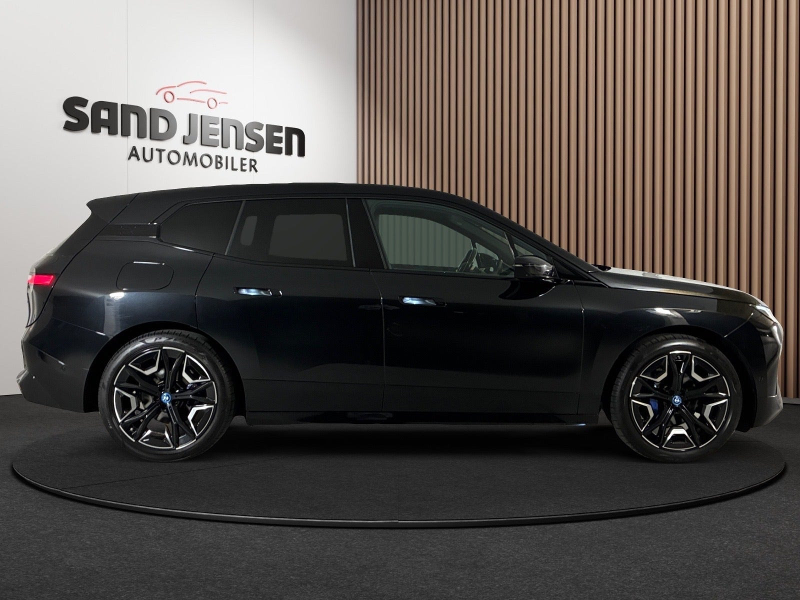 BMW iX xDrive40, 326hp, 2024