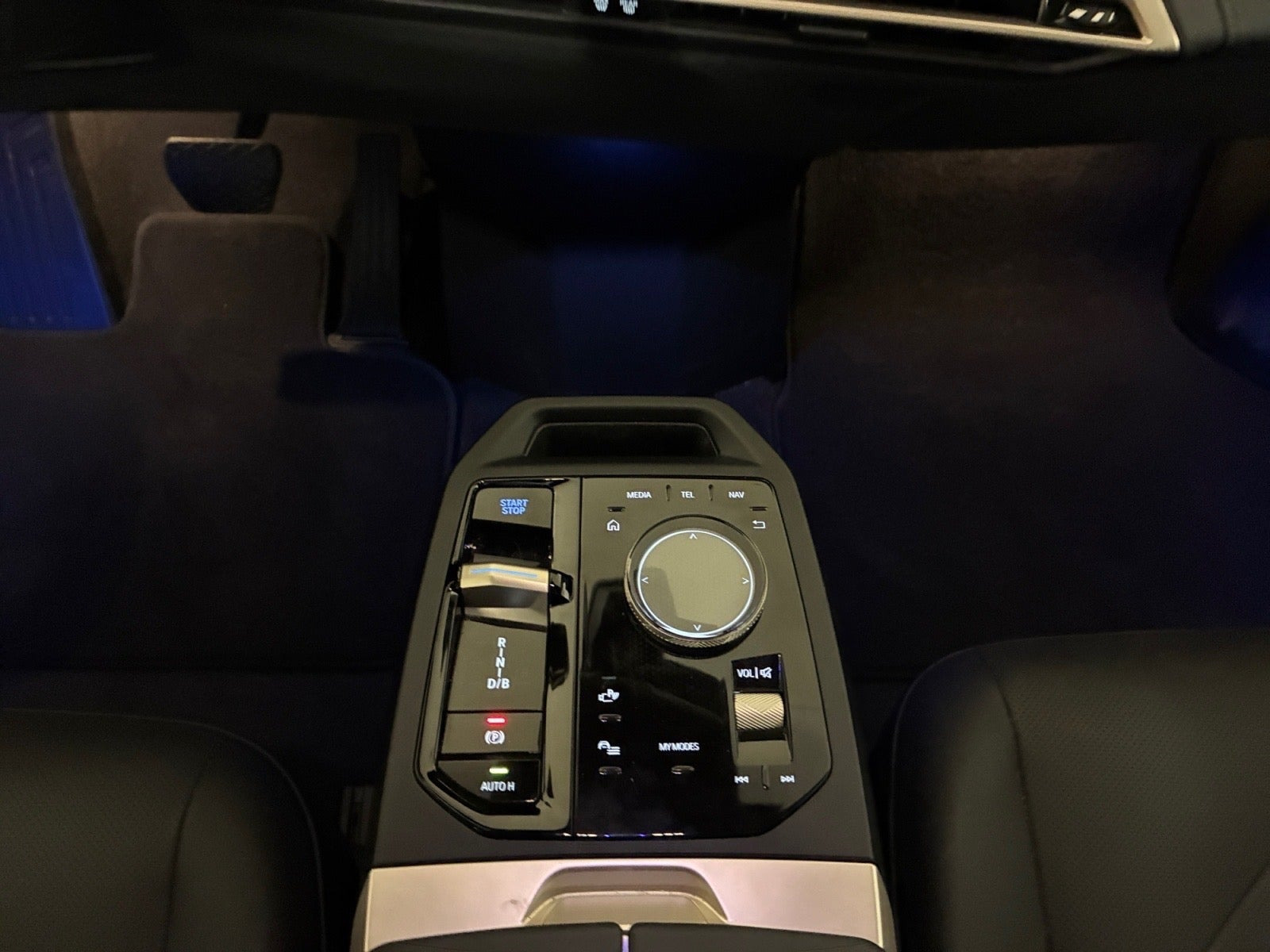 BMW iX xDrive40, 326hp, 2024