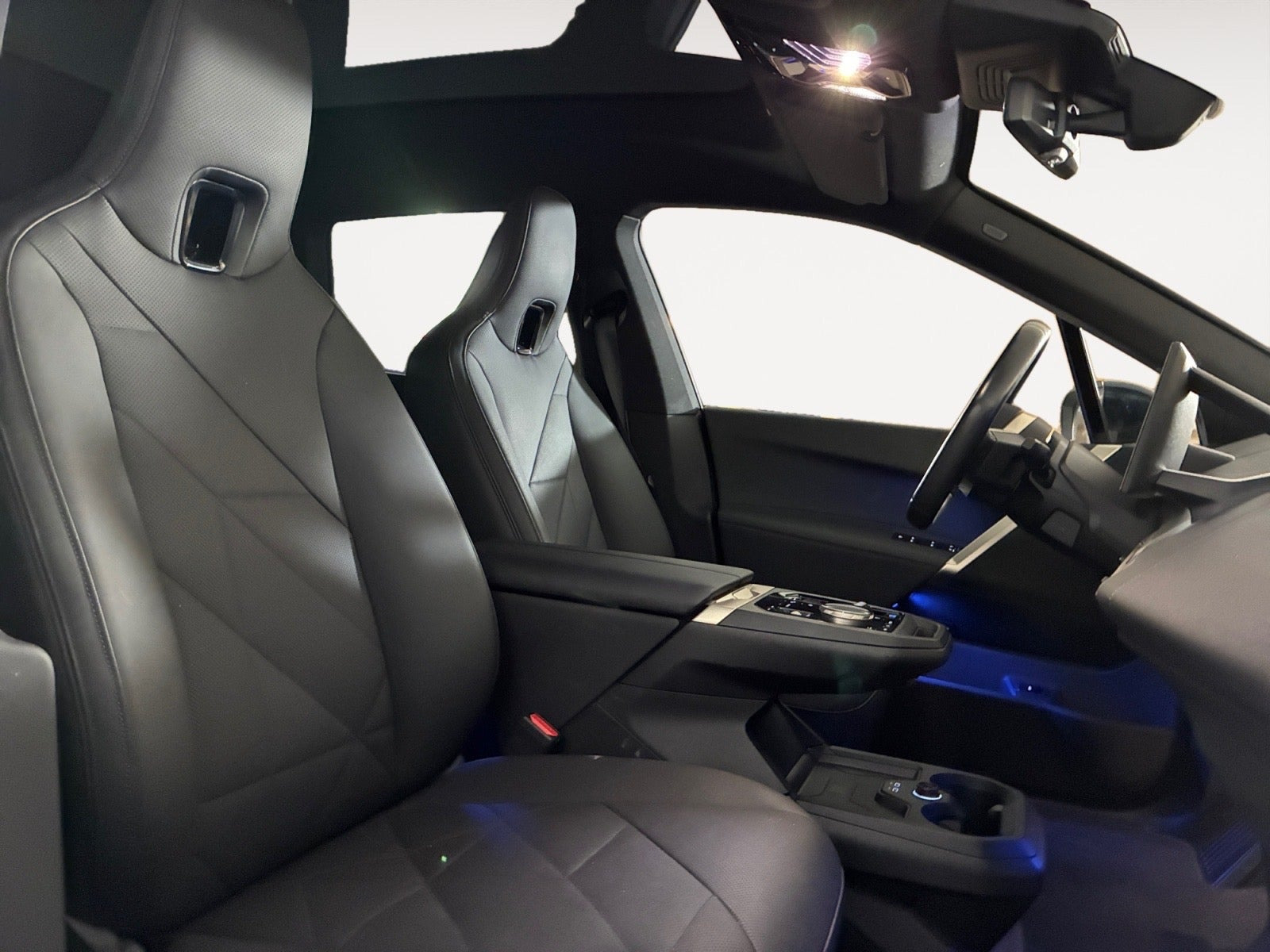 BMW iX xDrive40, 326hp, 2024