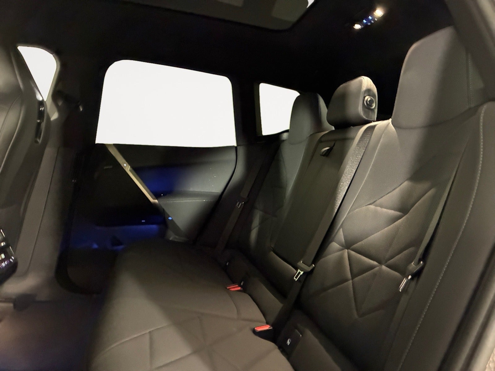 BMW iX xDrive40, 326hp, 2024