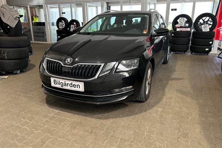 Sort Skoda Octavia fra 2020