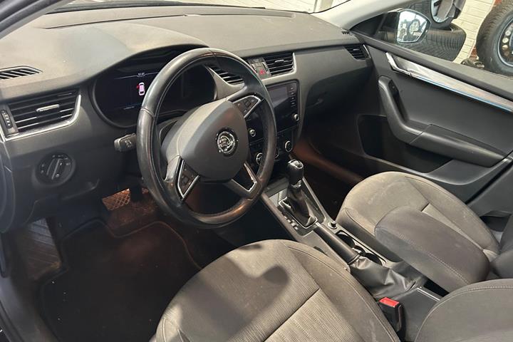 Sort Skoda Octavia fra 2020