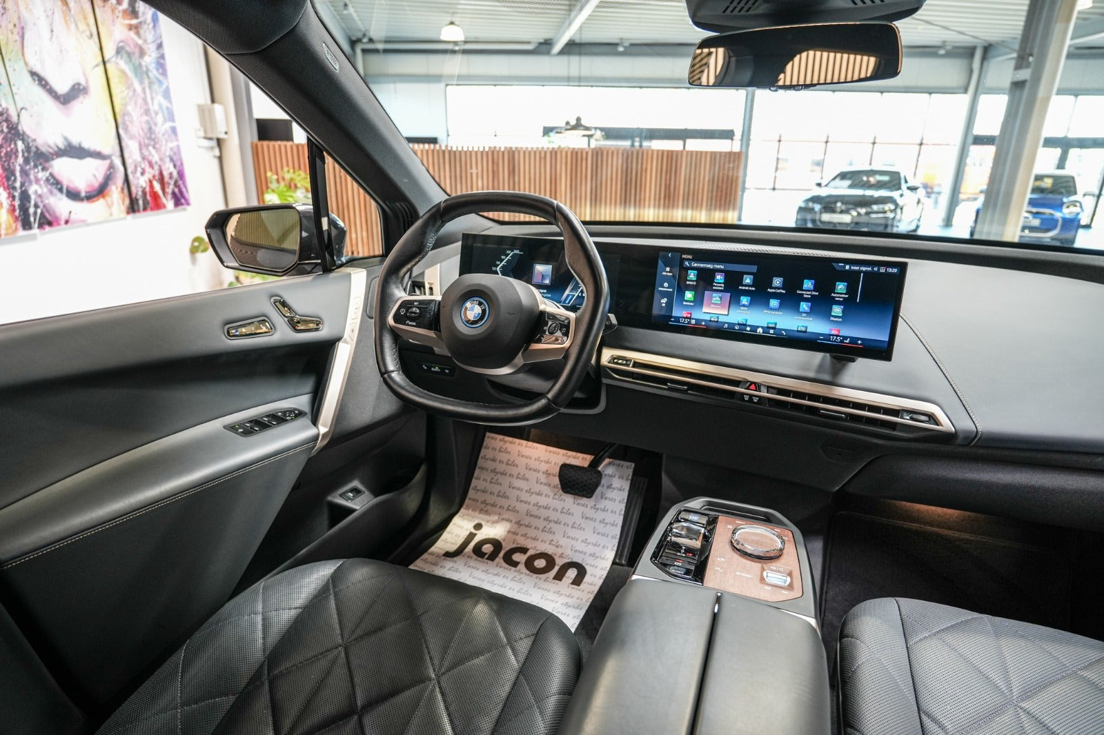 Grå BMW iX fra 2023