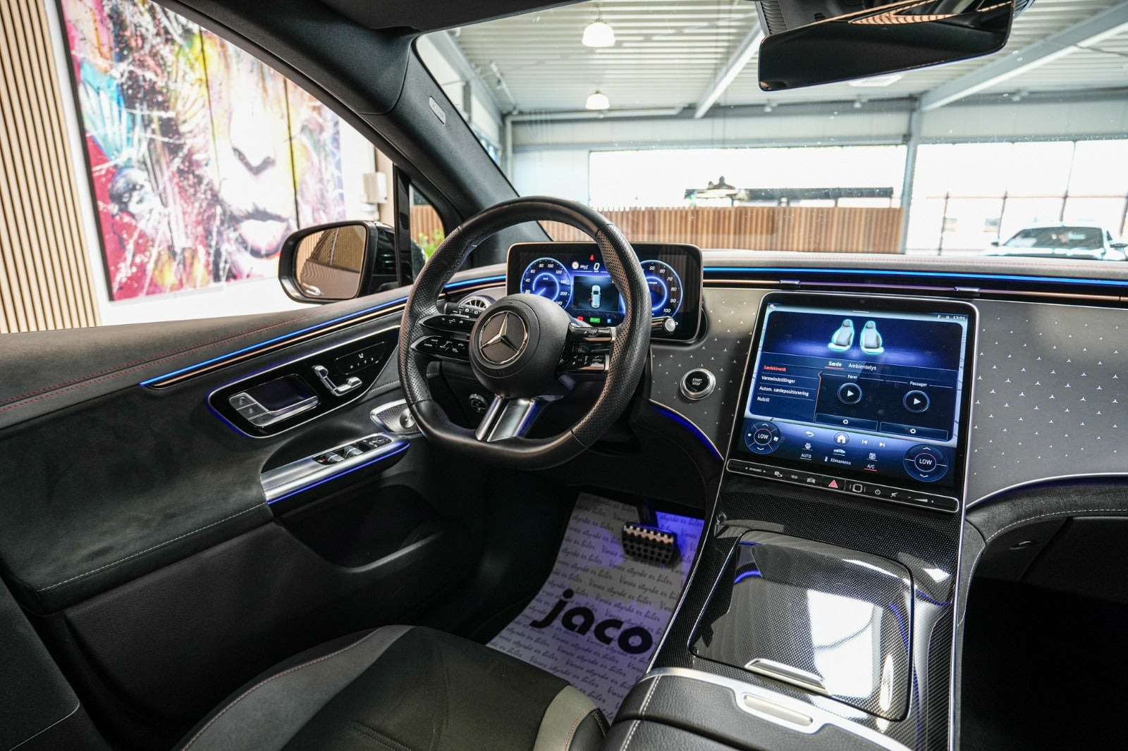 Grå Mercedes EQE350 SUV fra 2023