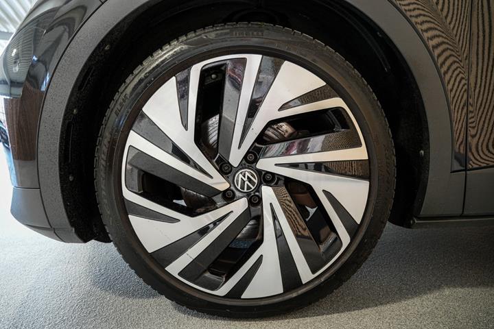 Grå VW ID.4 fra 2021
