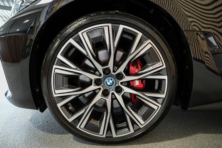 Sort BMW i4 fra 2023
