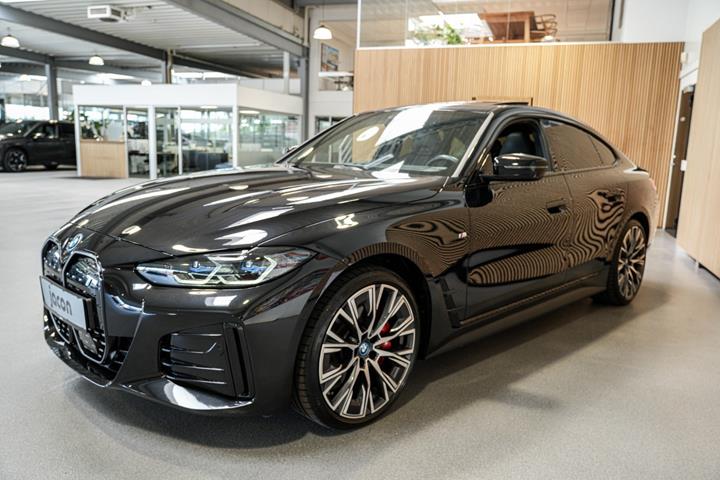 Sort BMW i4 fra 2023