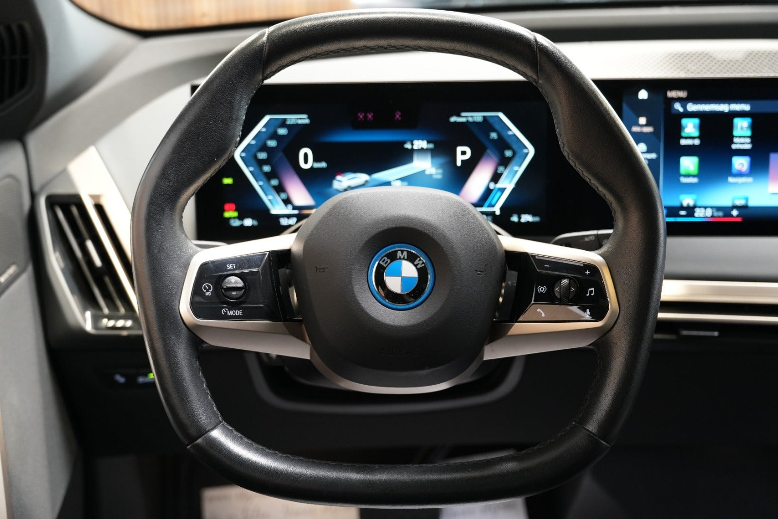 Hvid BMW iX fra 2022