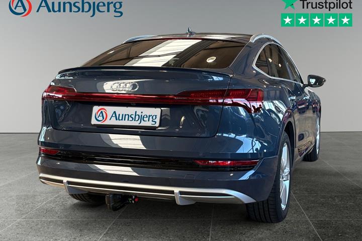 Blå Audi e-tron fra 2022
