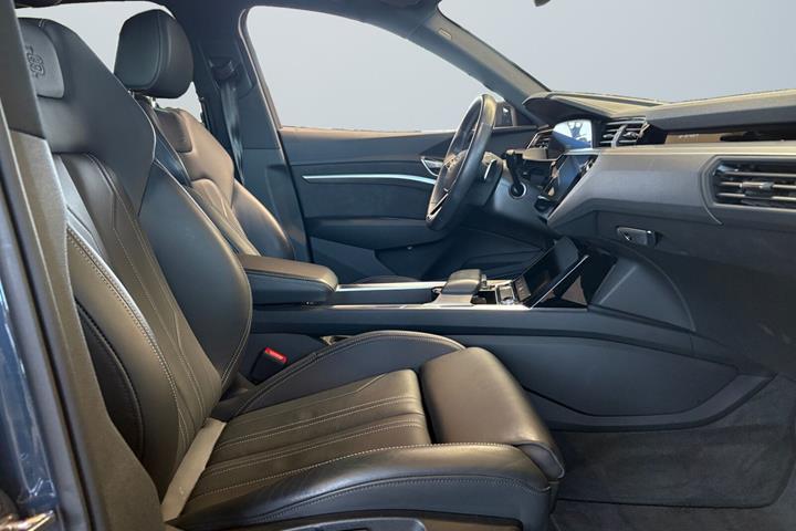 Blå Audi e-tron fra 2022