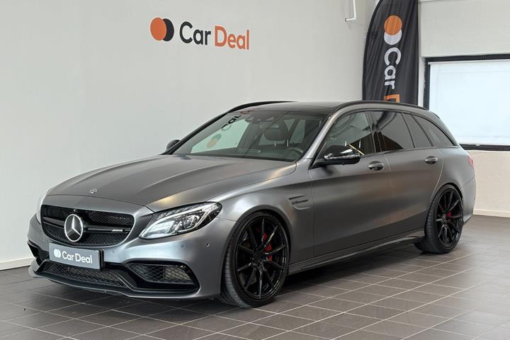 Grå Mercedes C63 fra 2017