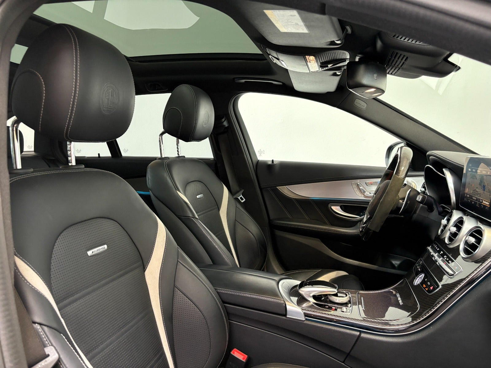 Grå Mercedes C63 fra 2017