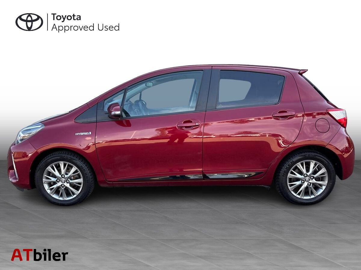 Rød Toyota Yaris fra 2017