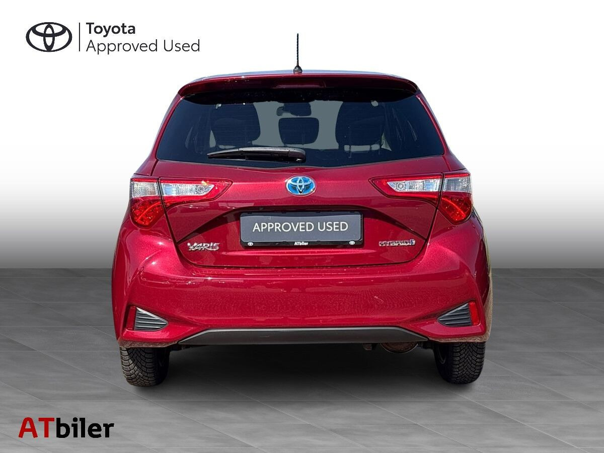 Rød Toyota Yaris fra 2017