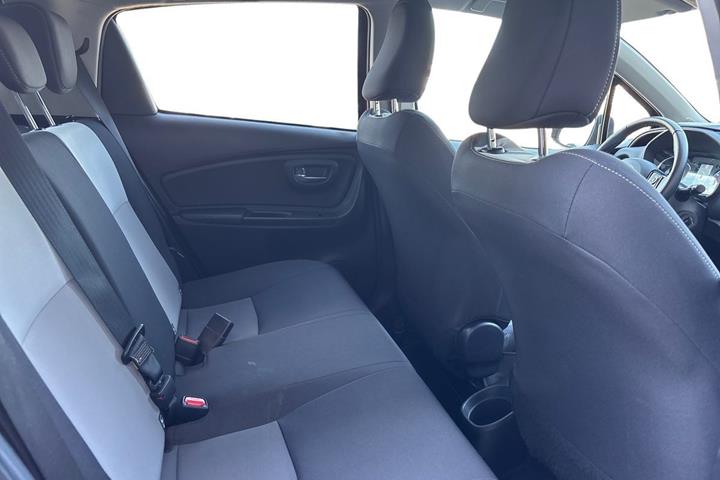 Rød Toyota Yaris fra 2017