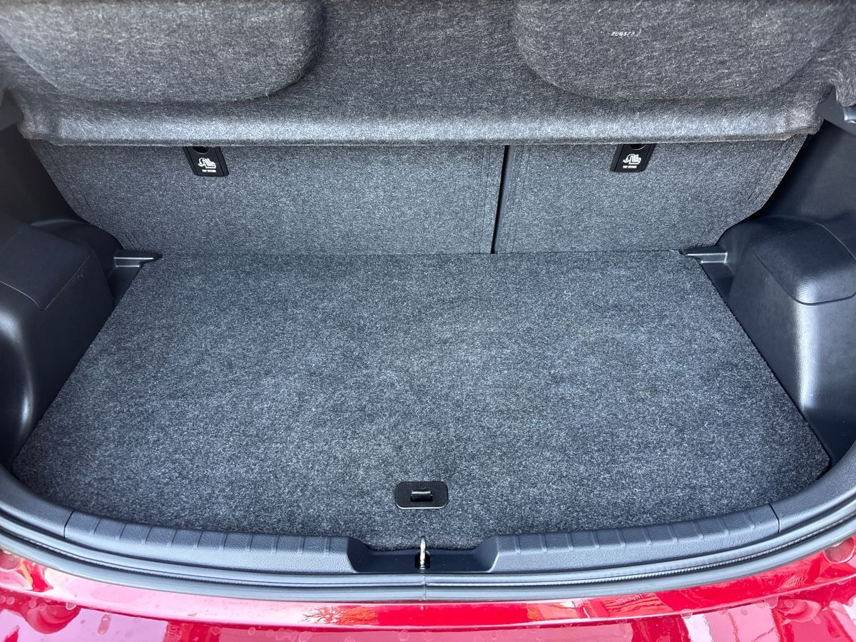 Rød Toyota Yaris fra 2017