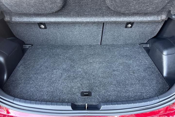 Rød Toyota Yaris fra 2017