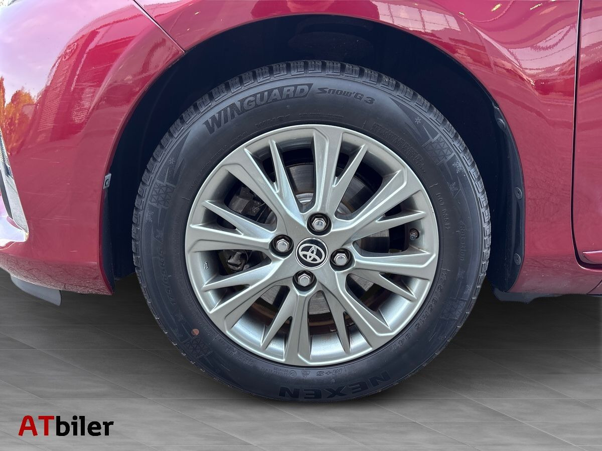 Rød Toyota Yaris fra 2017